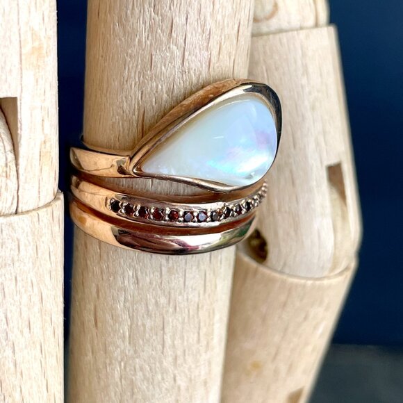 JTV rose gold tone ring with teardrop mother of pearl and red stones, sz 7 - Picture 2 of 6